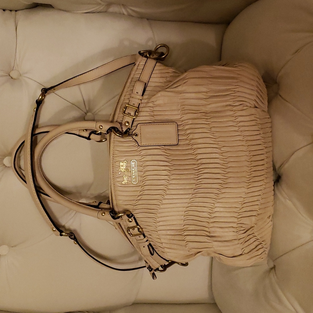 Coach gathered leather cream Madison Lindsey satchel, like new